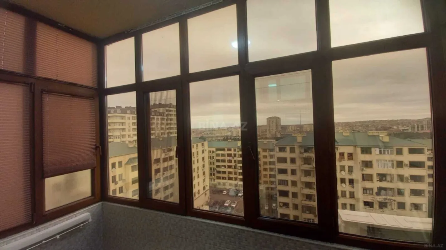 Satılır 4 otaqlı mənzil 136 m²