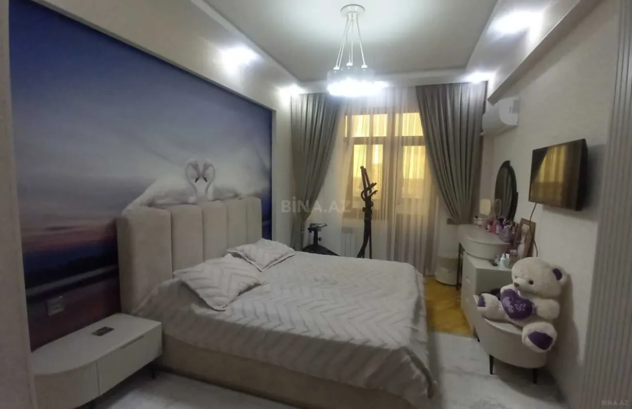 Satılır 4 otaqlı mənzil 136 m²