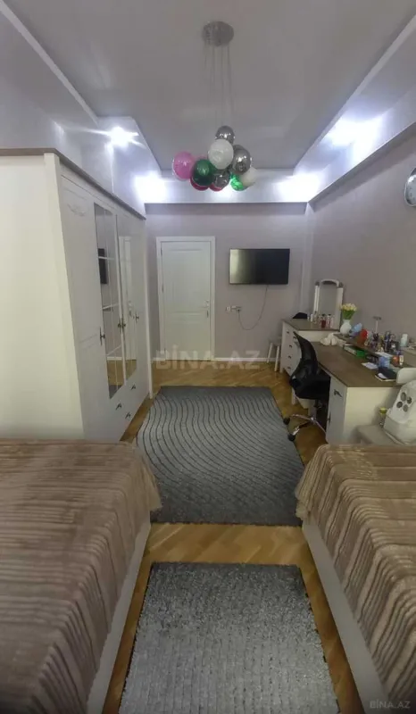 Satılır 4 otaqlı mənzil 136 m²