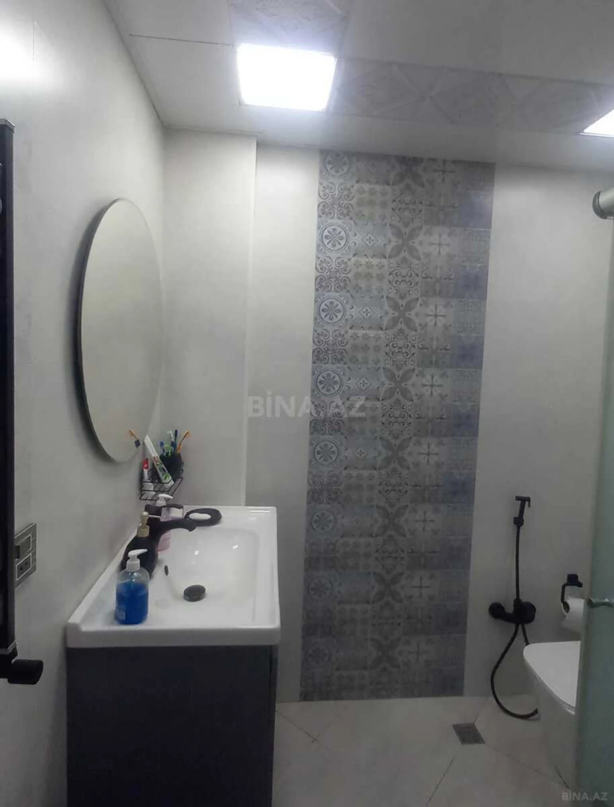 Satılır 4 otaqlı mənzil 136 m²