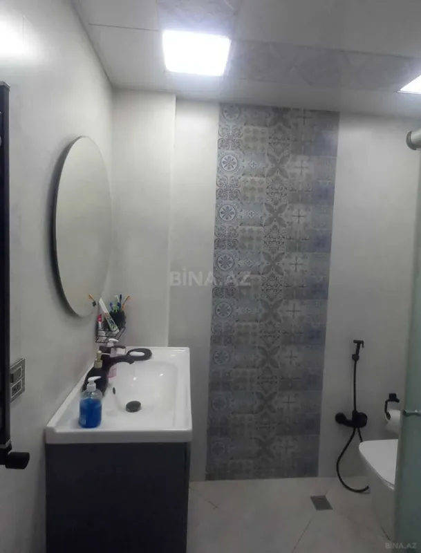Satılır 4 otaqlı mənzil 136 m²
