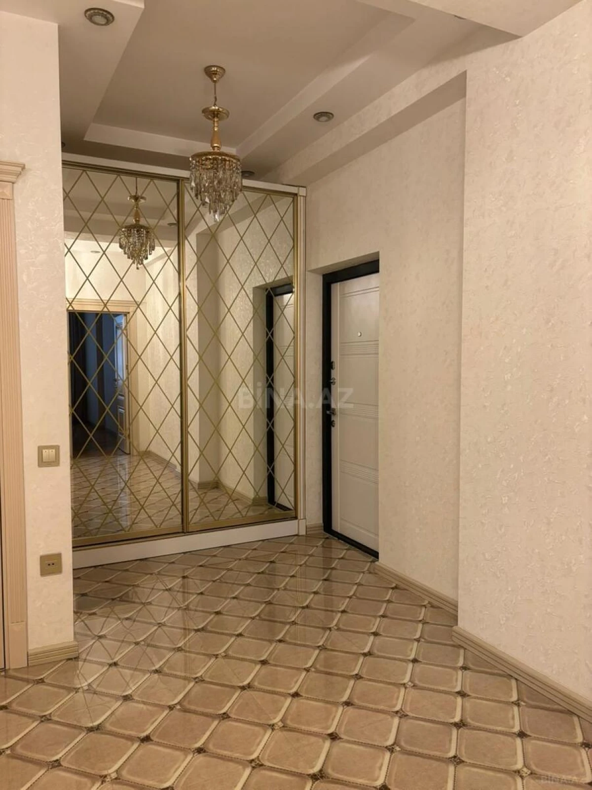 Kirayə verilir 3 otaqlı mənzil 126 m²