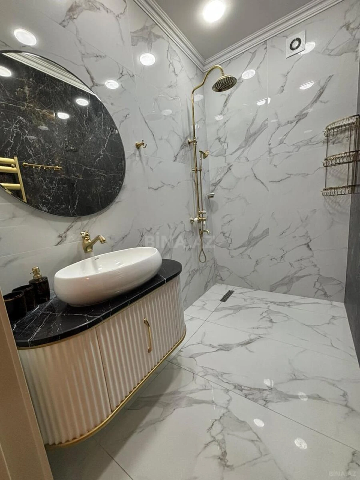 Kirayə verilir 3 otaqlı mənzil 126 m²