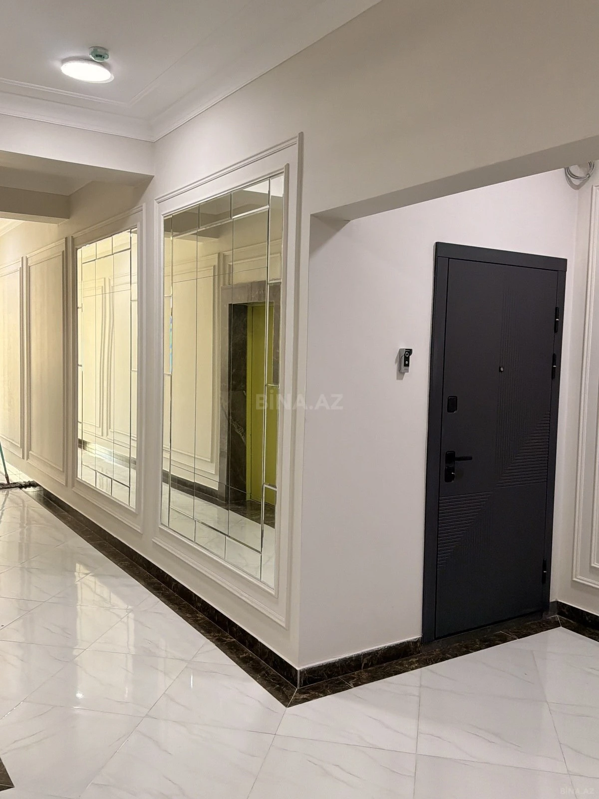 Satılır 3 otaqlı mənzil 142 m²