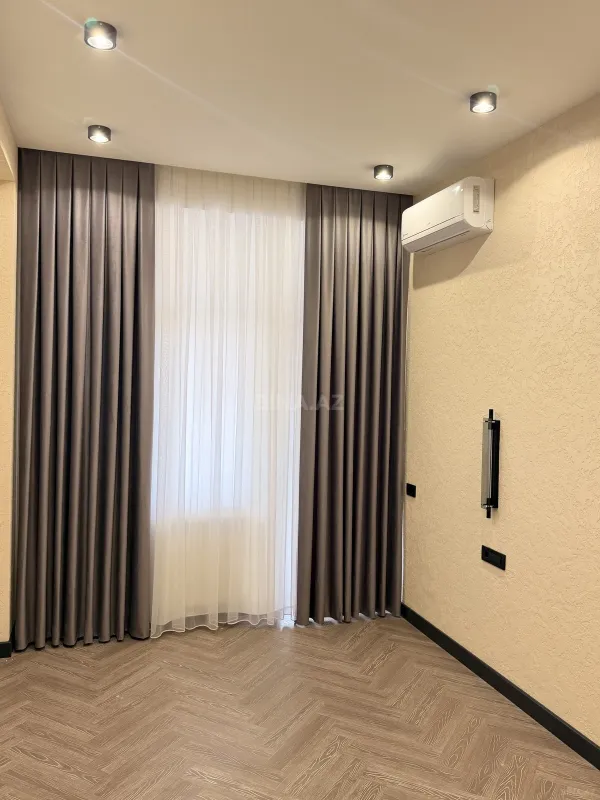 Satılır 3 otaqlı mənzil 142 m²