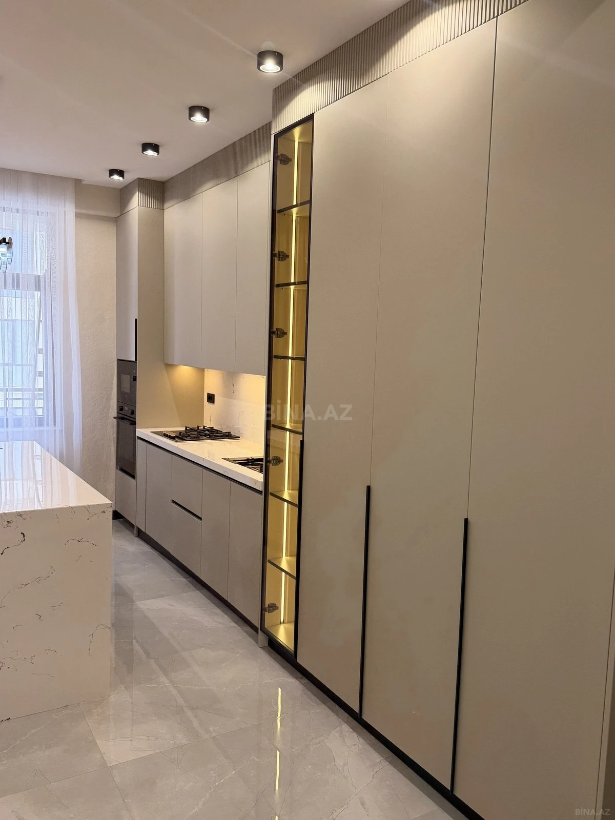 Satılır 3 otaqlı mənzil 142 m²