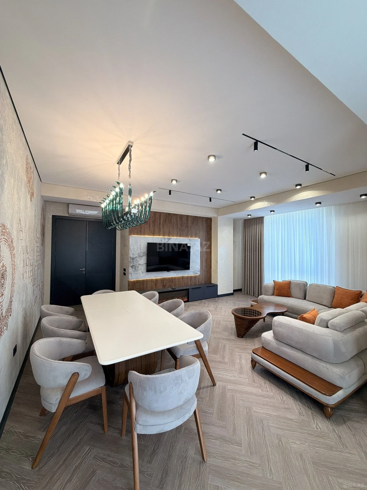 Satılır 3 otaqlı mənzil 142 m²