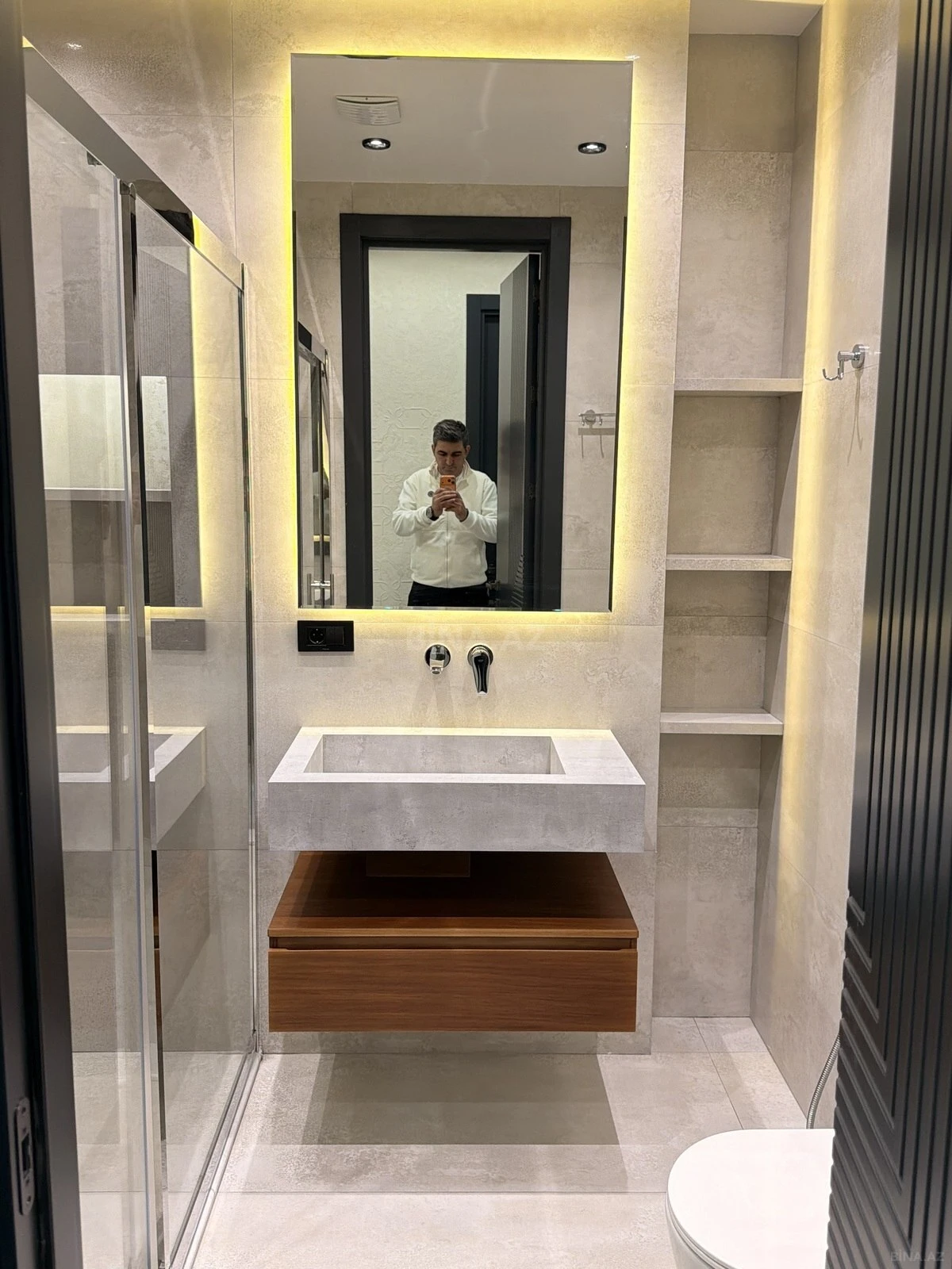 Satılır 3 otaqlı mənzil 142 m²