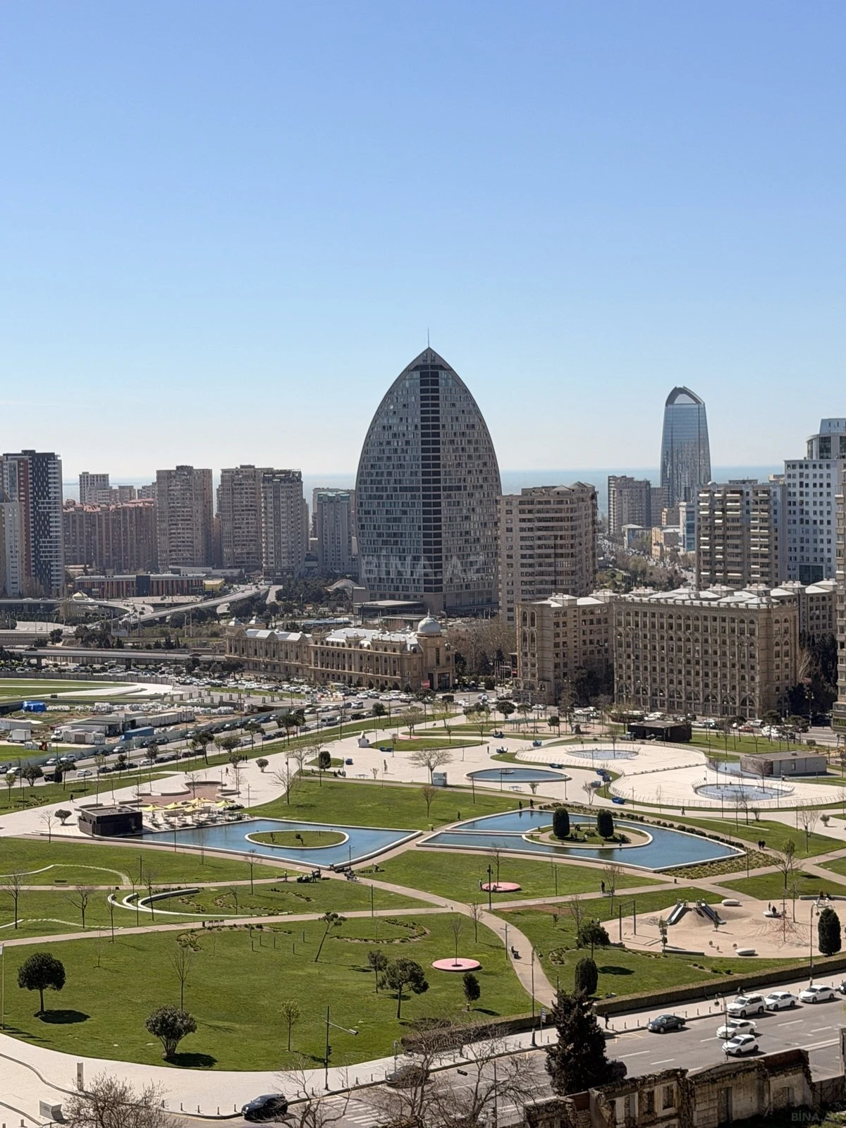 Satılır 3 otaqlı mənzil 142 m²