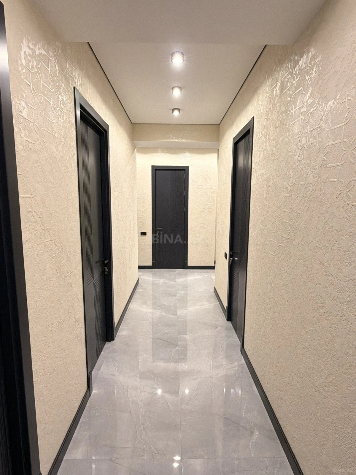 Satılır 3 otaqlı mənzil 142 m²