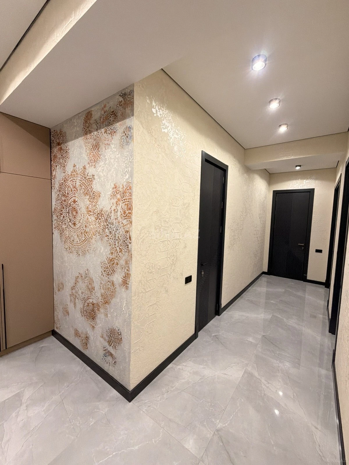Satılır 3 otaqlı mənzil 142 m²