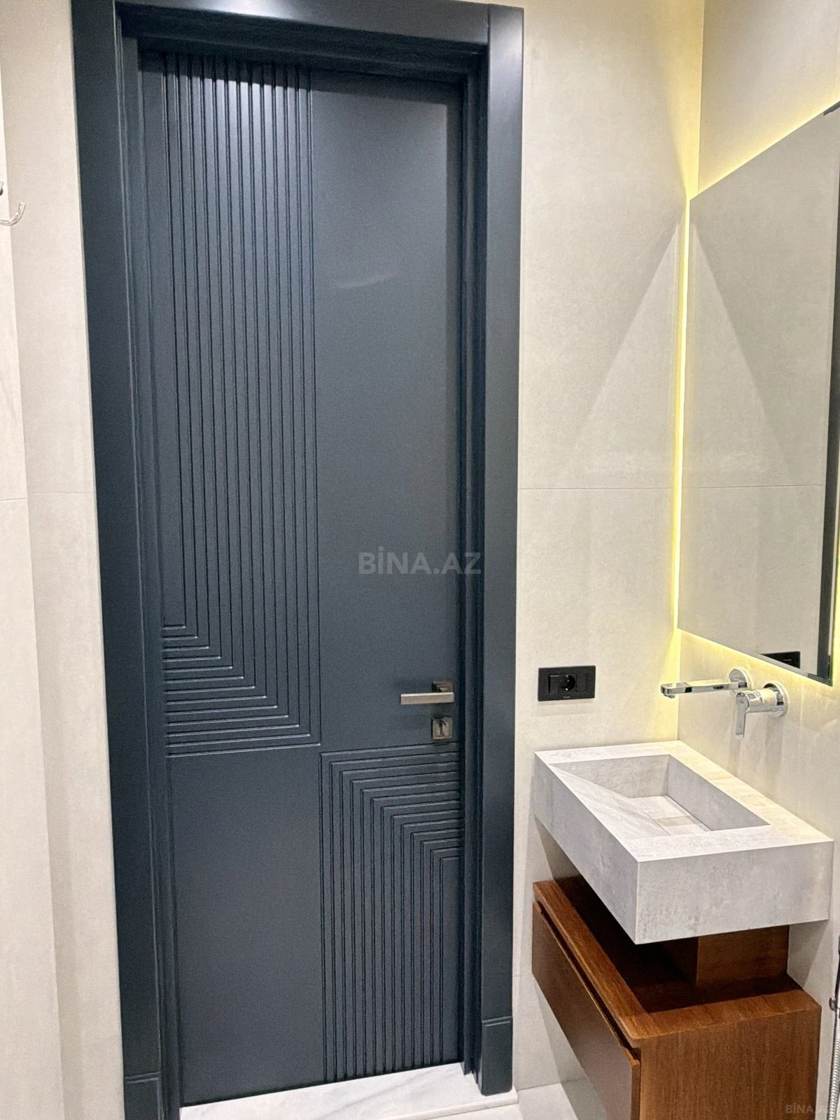 Satılır 3 otaqlı mənzil 142 m²