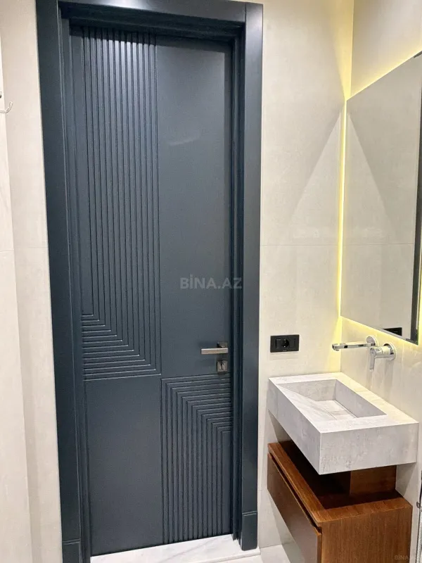 Satılır 3 otaqlı mənzil 142 m²