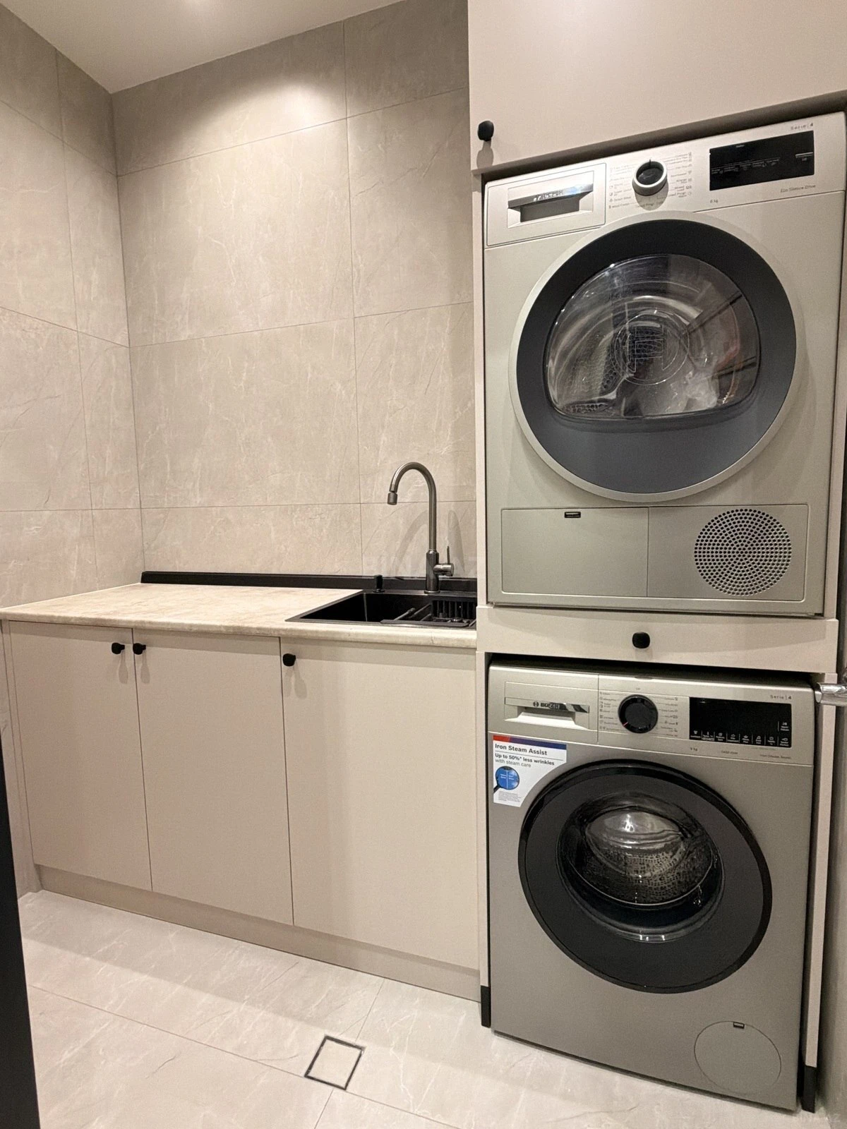 Satılır 3 otaqlı mənzil 142 m²