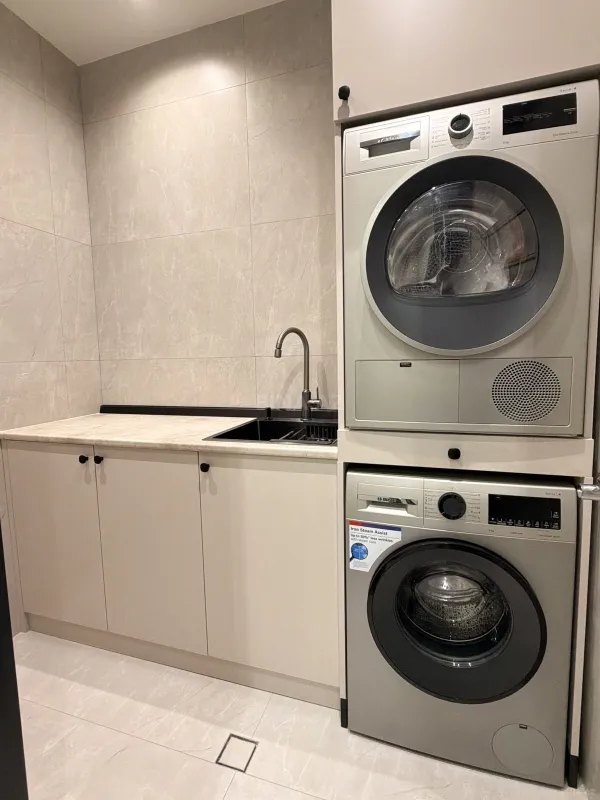 Satılır 3 otaqlı mənzil 142 m²