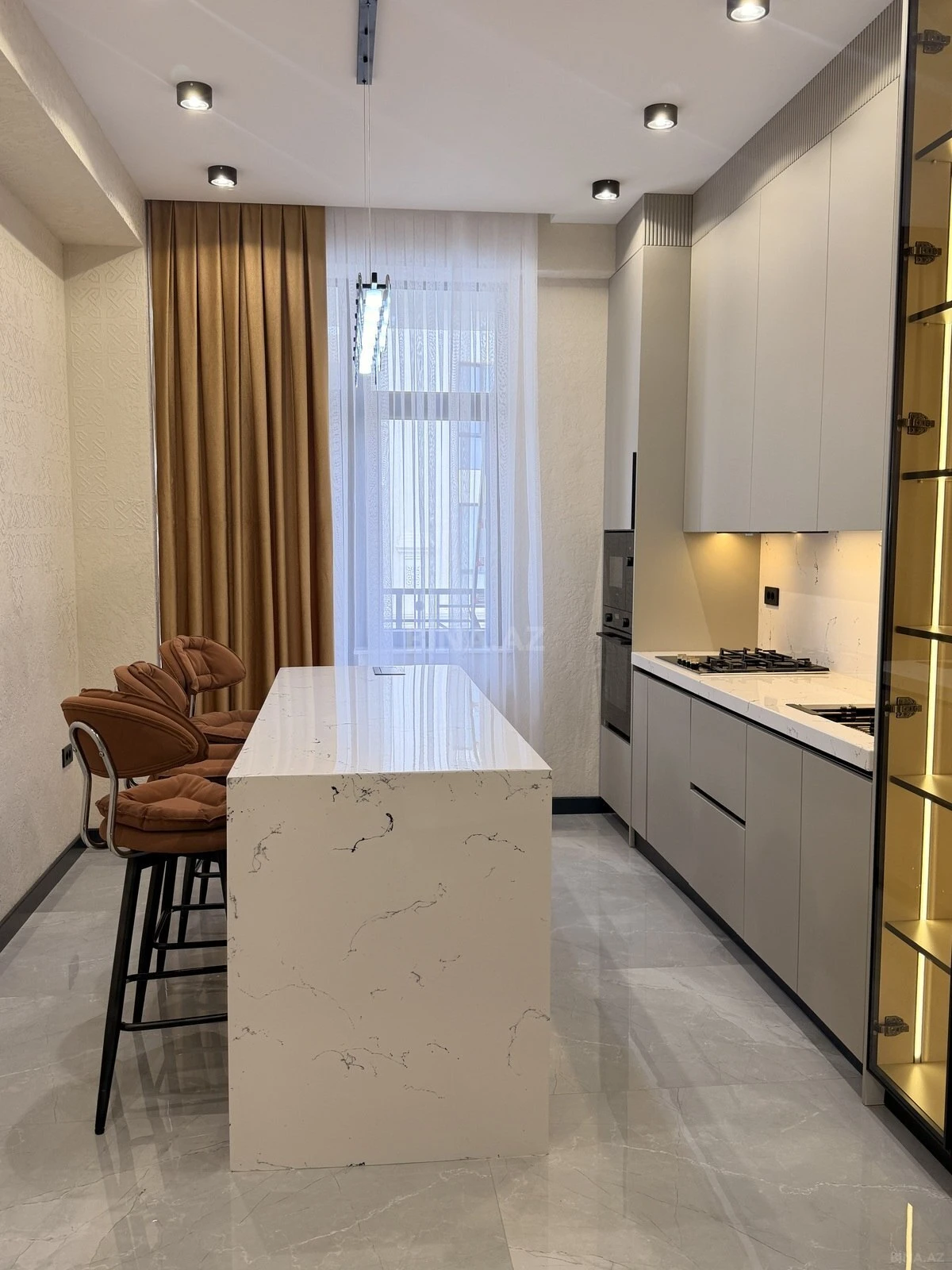 Satılır 3 otaqlı mənzil 142 m²