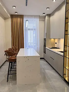 Satılır 3 otaqlı mənzil 142 m²