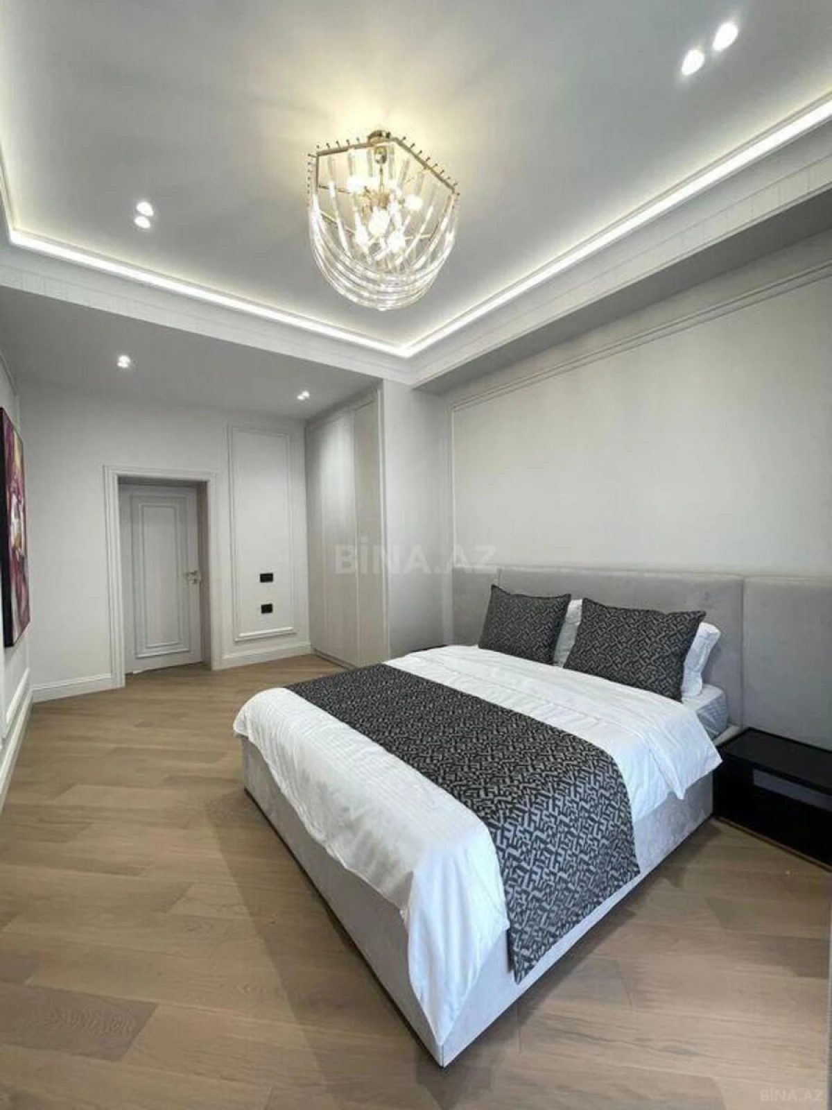Satılır 4 otaqlı mənzil 160 m²