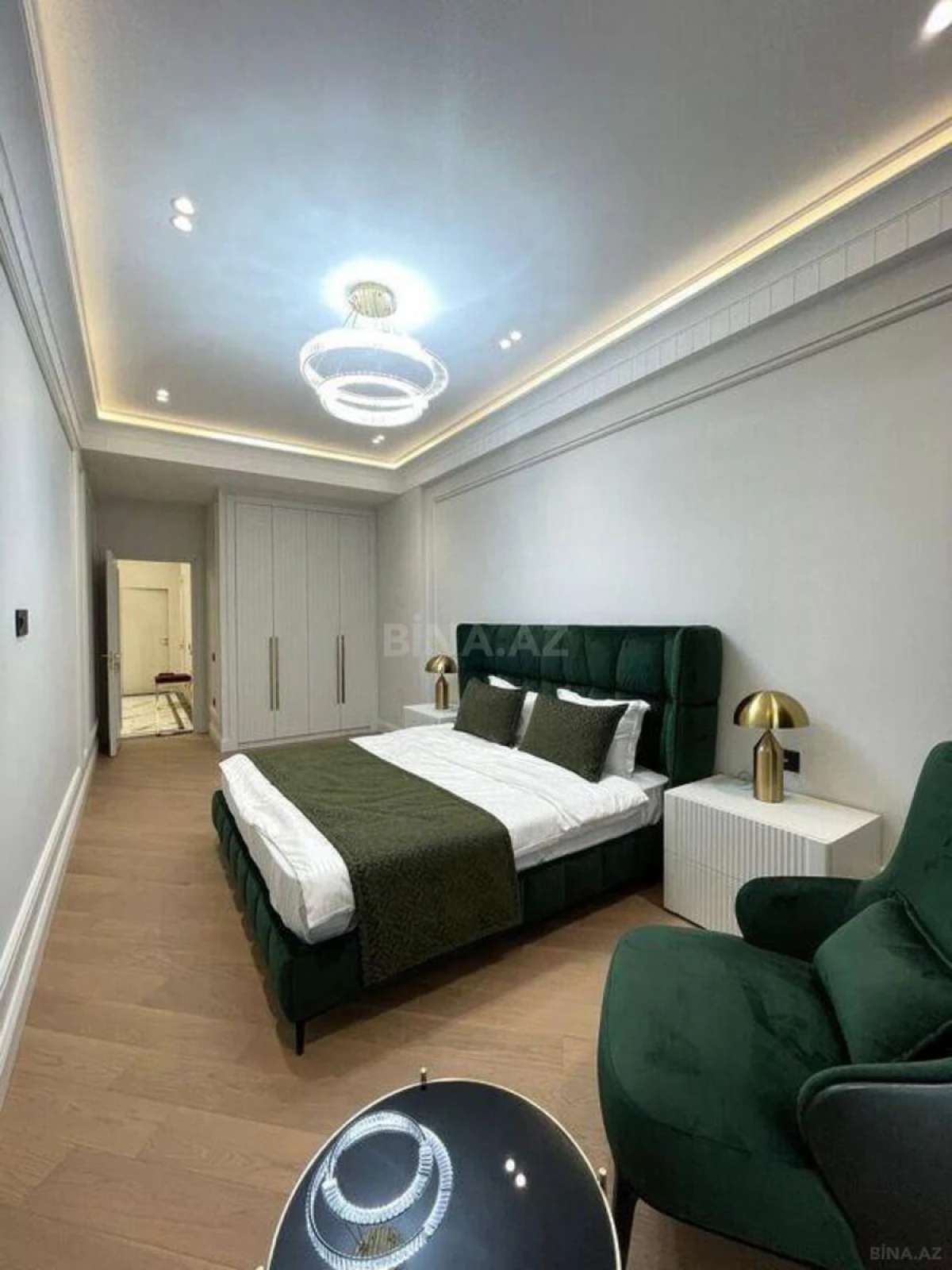 Satılır 4 otaqlı mənzil 160 m²