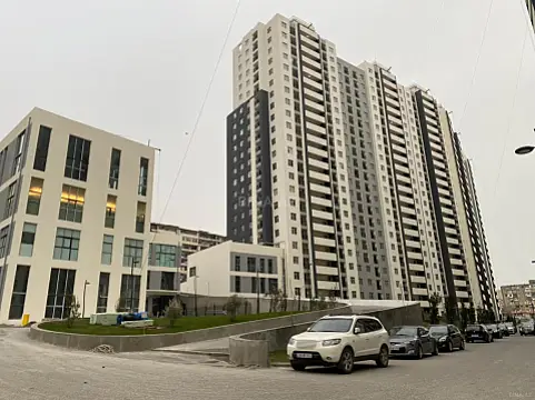 Satılır 4 otaqlı mənzil 154 m²