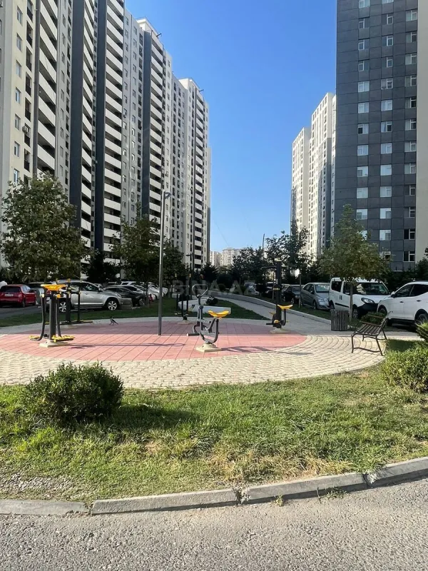 Satılır 4 otaqlı mənzil 154 m²