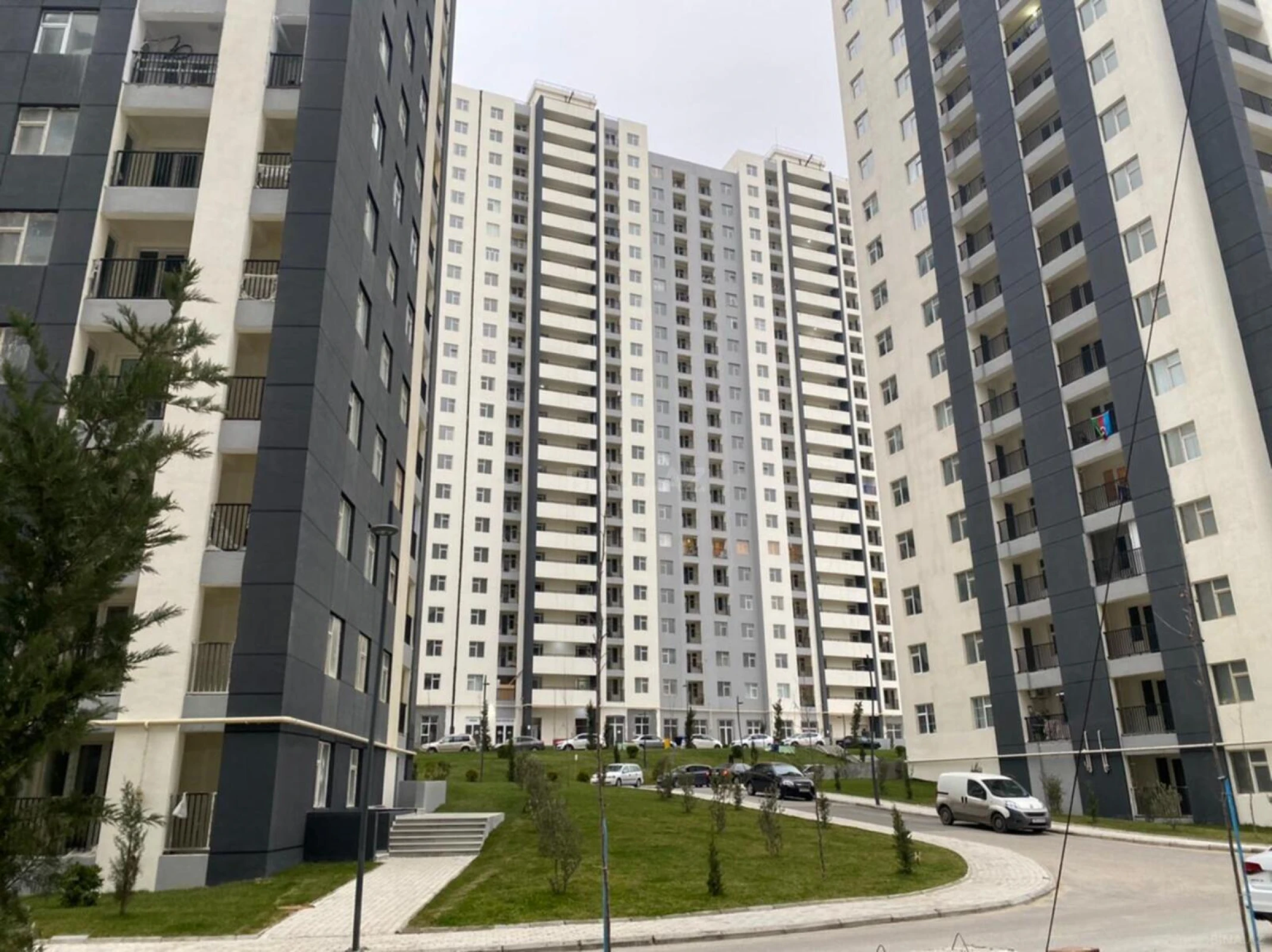 Satılır 4 otaqlı mənzil 154 m²