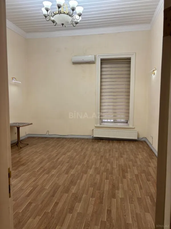 Satılır 7 otaqlı mənzil 340 m²