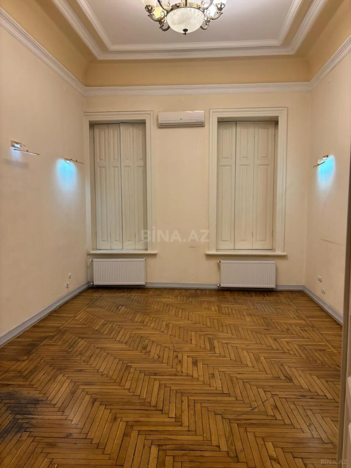 Satılır 7 otaqlı mənzil 340 m²