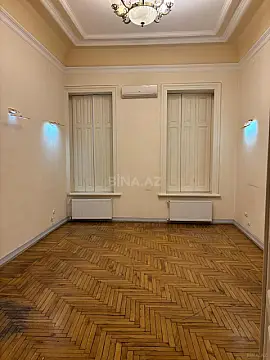 Satılır 7 otaqlı mənzil 340 m²