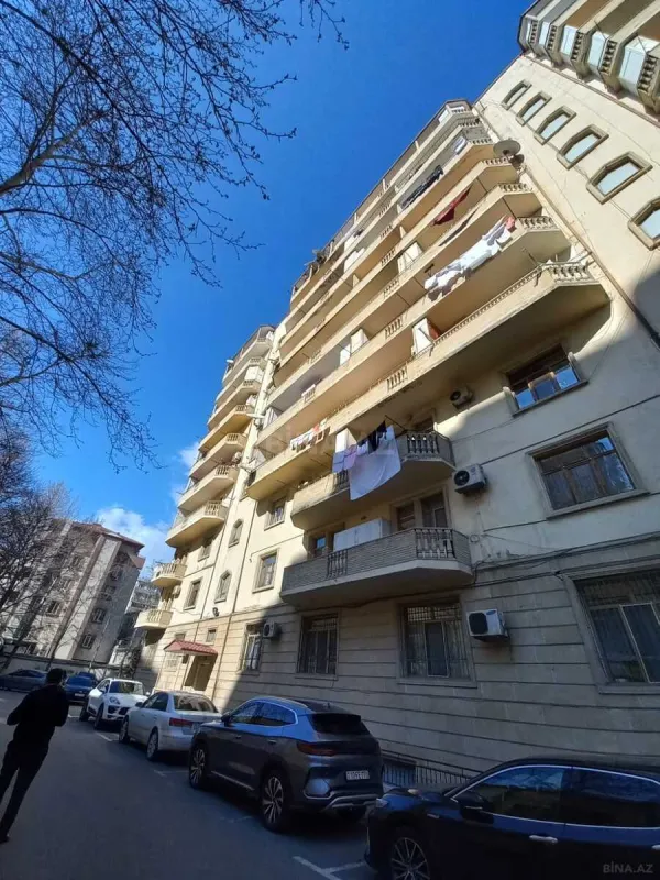 Satılır 3 otaqlı mənzil 130 m²