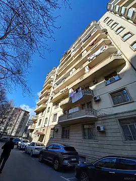 Satılır 3 otaqlı mənzil 130 m²