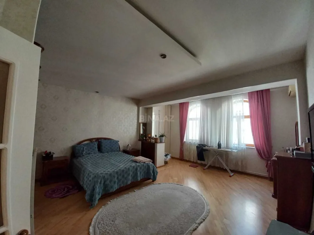 Satılır 3 otaqlı mənzil 130 m²