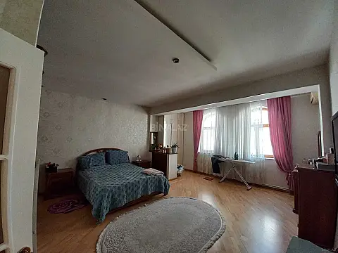 Satılır 3 otaqlı mənzil 130 m²