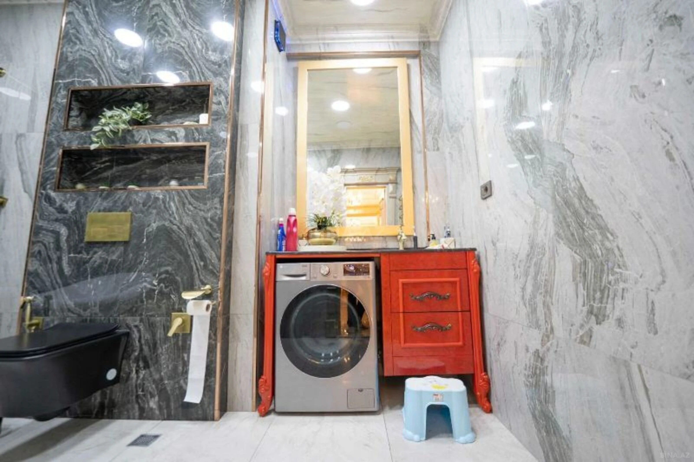 Satılır 3 otaqlı mənzil 165 m²