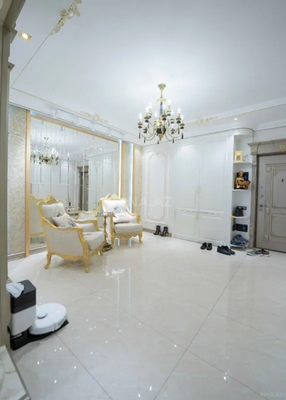 Satılır 3 otaqlı mənzil 165 m²