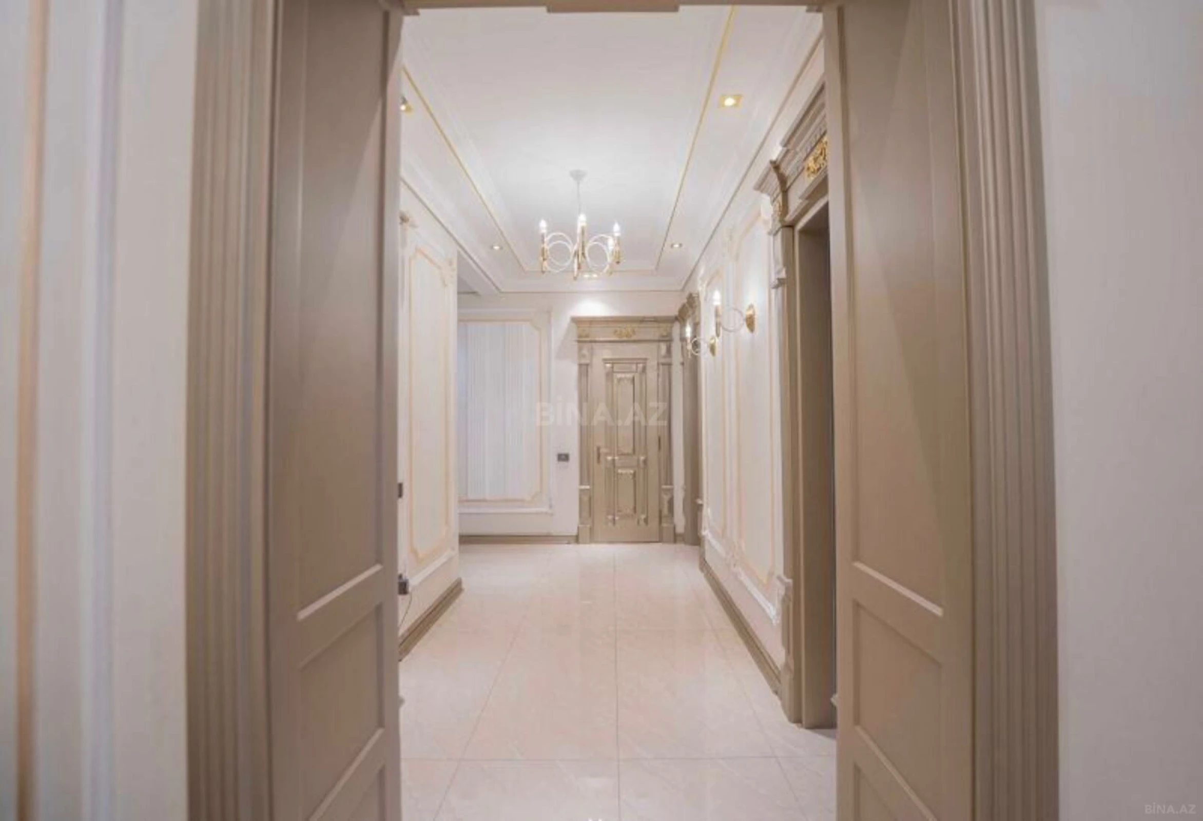 Satılır 3 otaqlı mənzil 165 m²