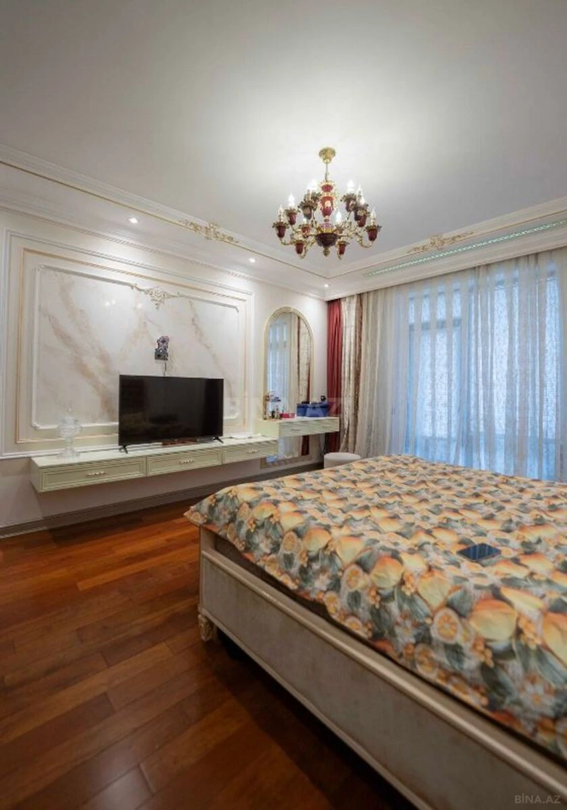 Satılır 3 otaqlı mənzil 165 m²