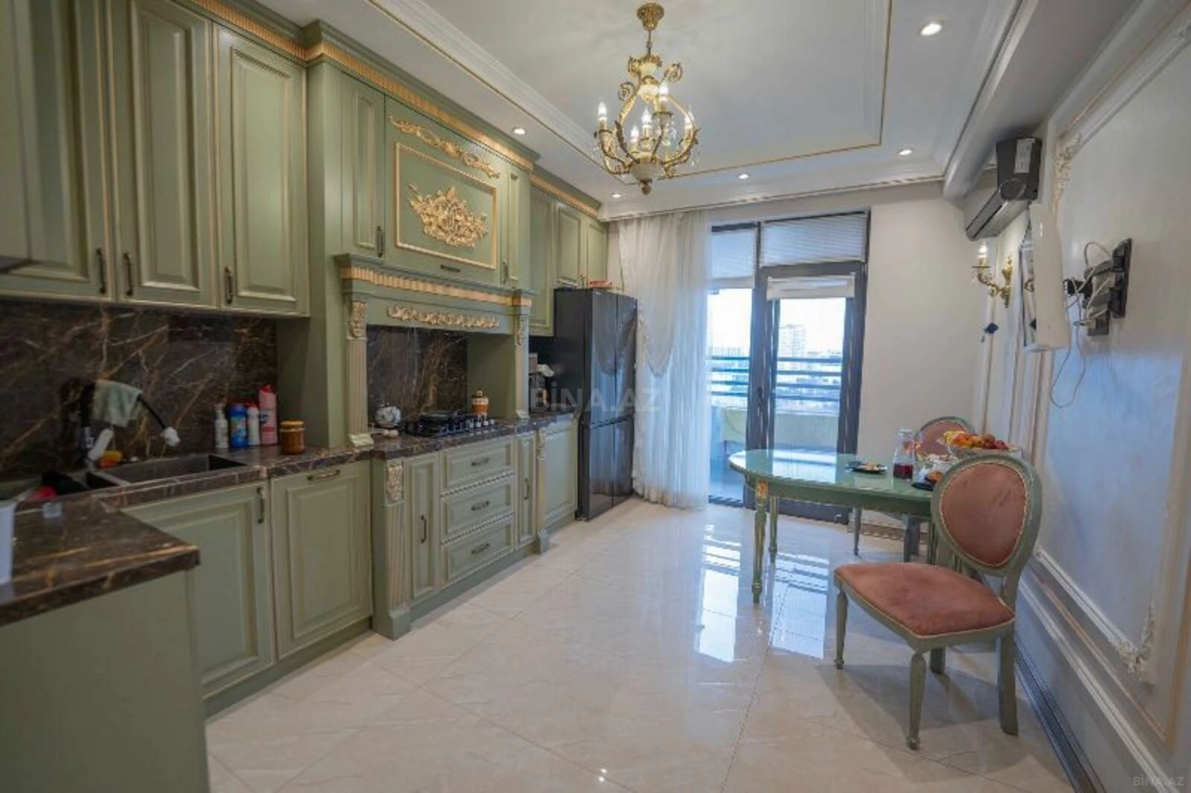 Satılır 3 otaqlı mənzil 165 m²