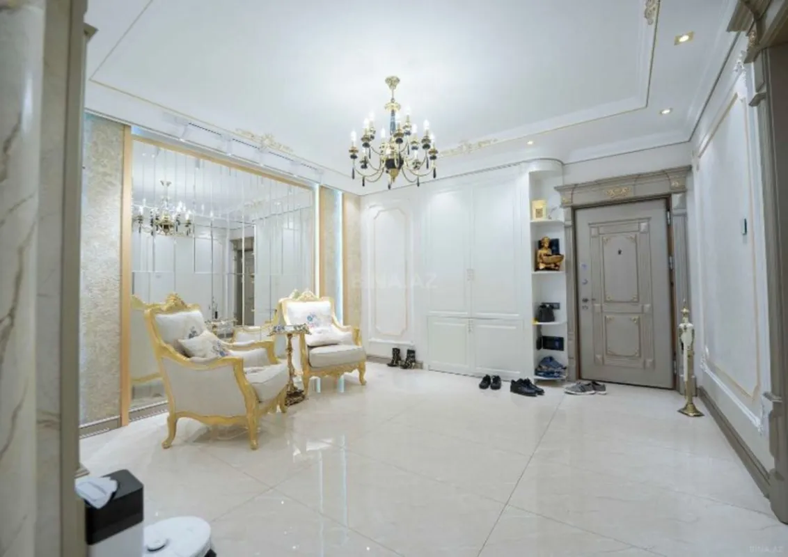 Satılır 3 otaqlı mənzil 165 m²