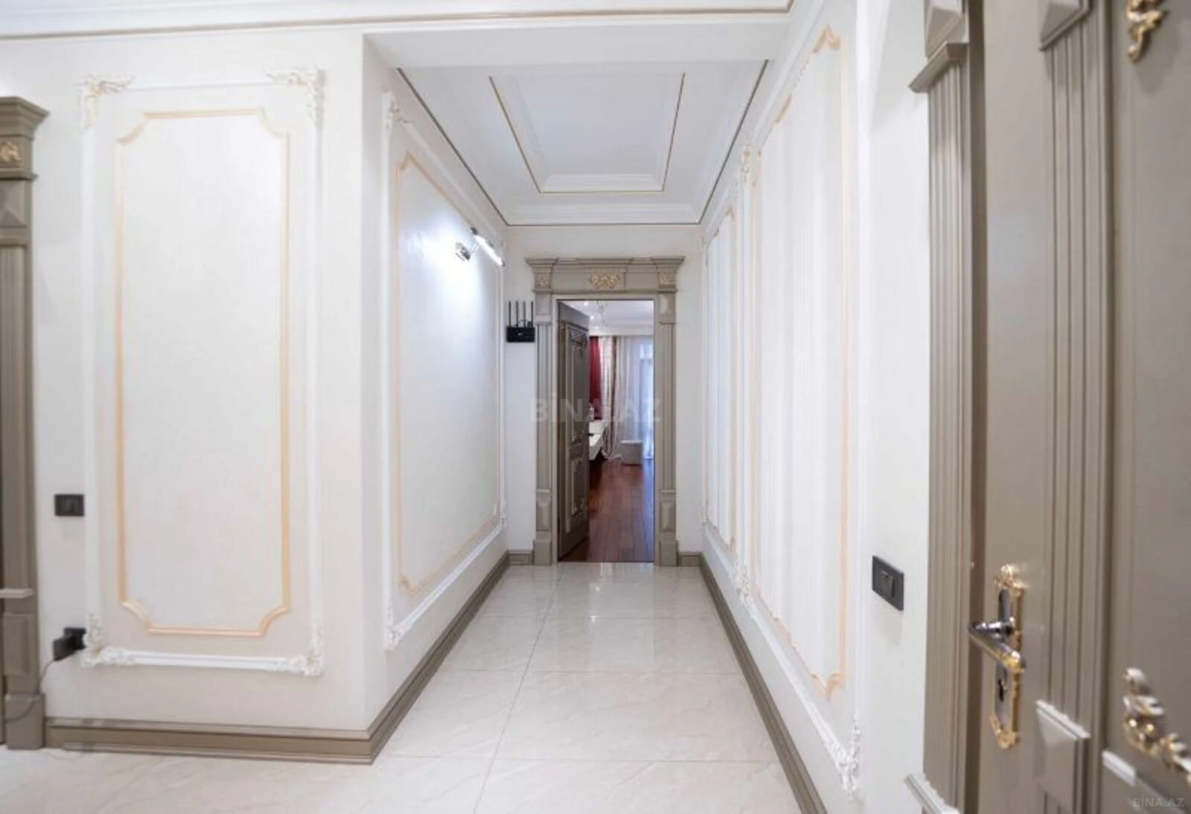 Satılır 3 otaqlı mənzil 165 m²