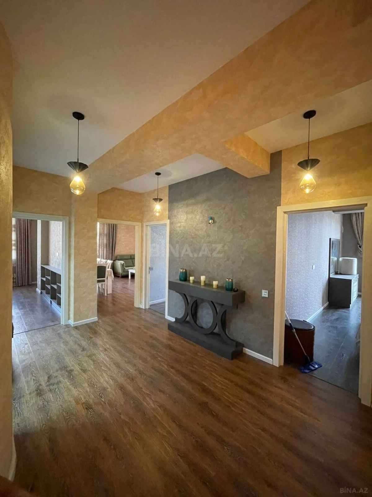 Kirayə verilir 3 otaqlı mənzil 122 m²