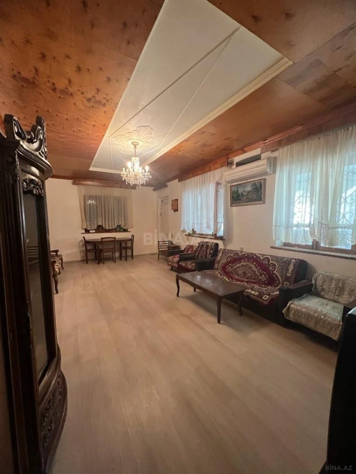 Satılır 8 otaqlı həyət evi 288 m²