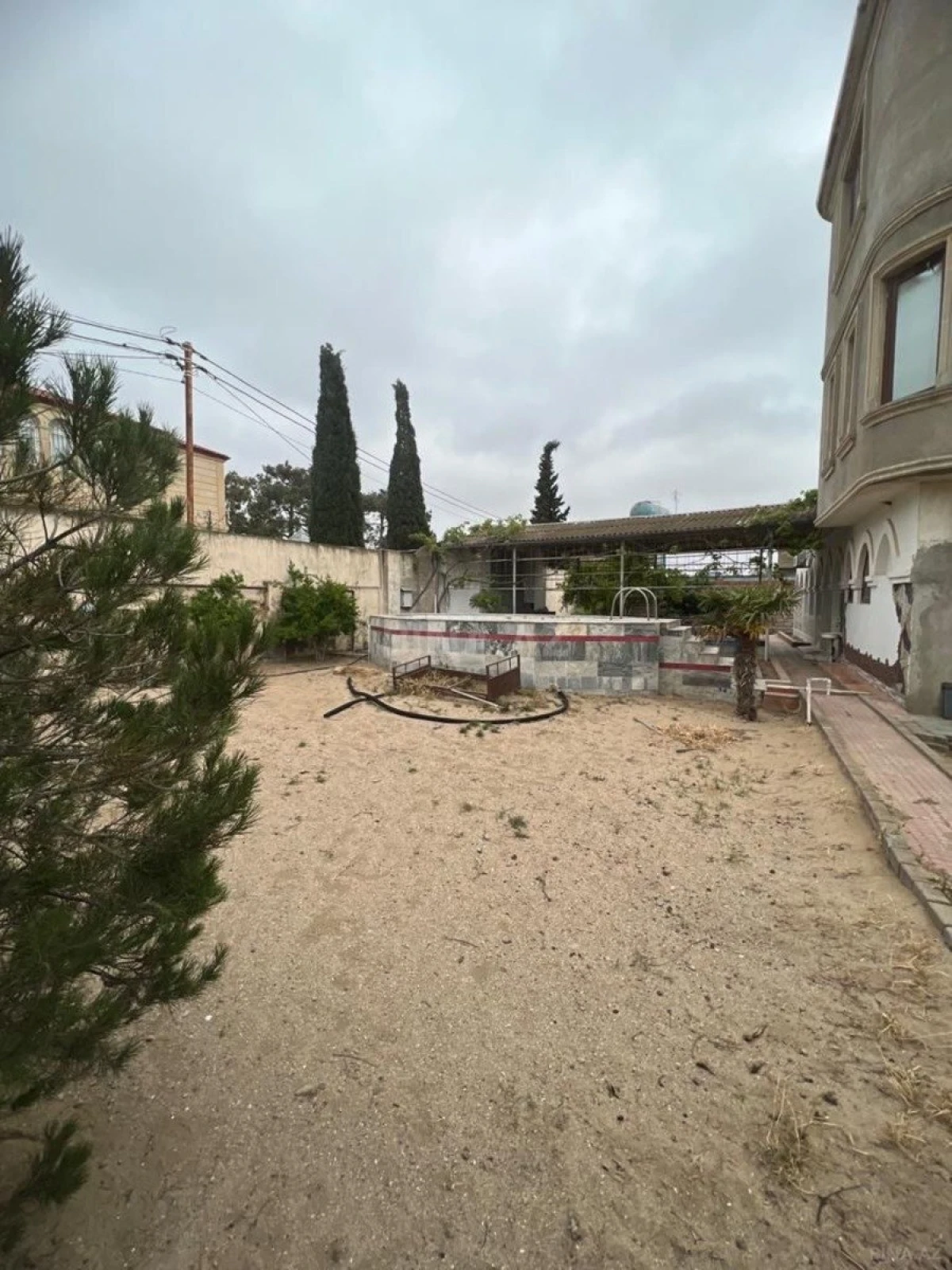 Satılır 8 otaqlı həyət evi 288 m²