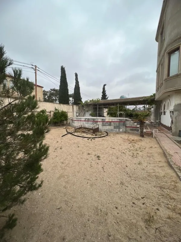Satılır 8 otaqlı həyət evi 288 m²