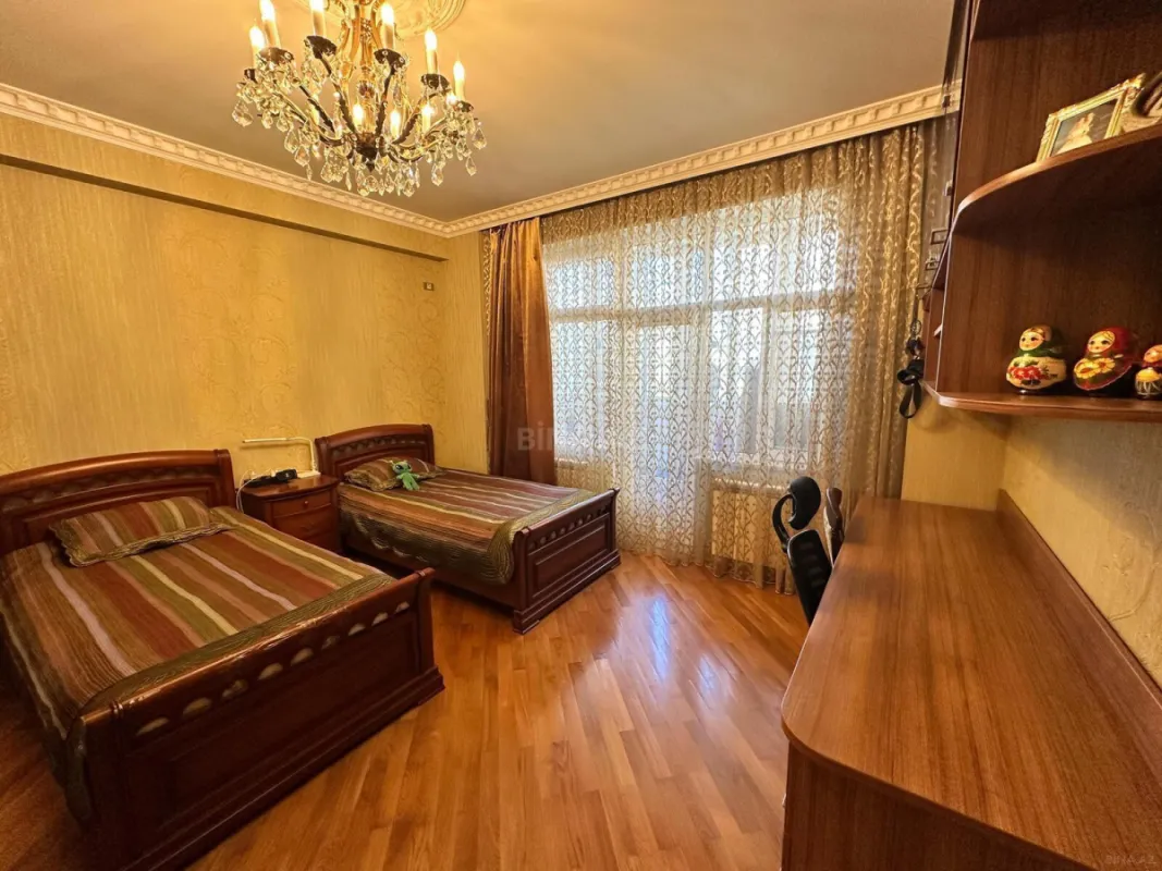 Satılır 3 otaqlı mənzil 130 m²