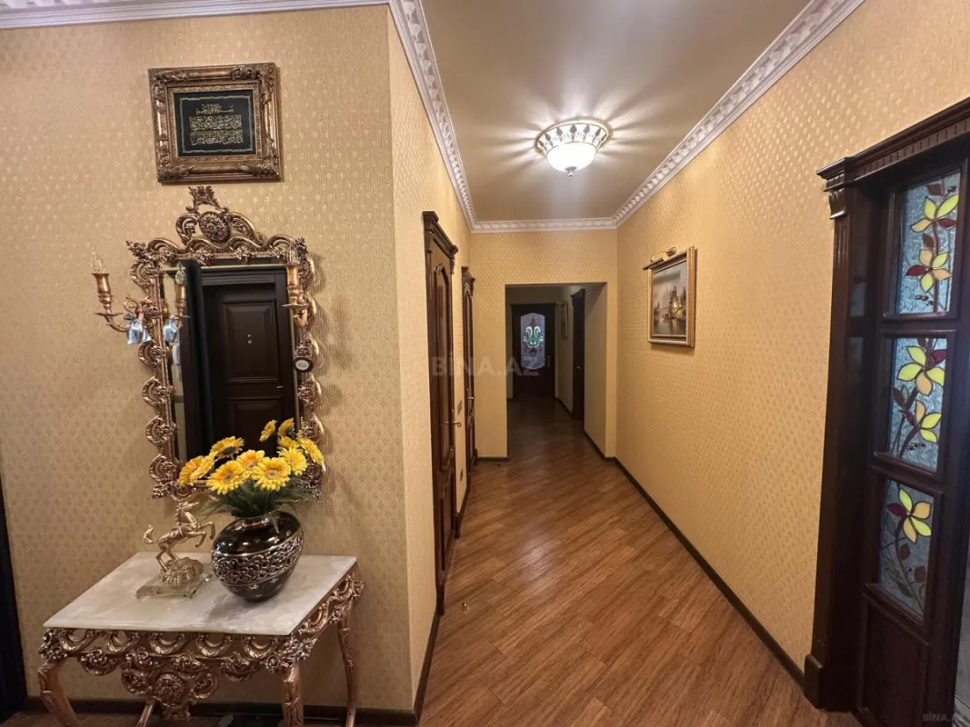 Satılır 3 otaqlı mənzil 130 m²