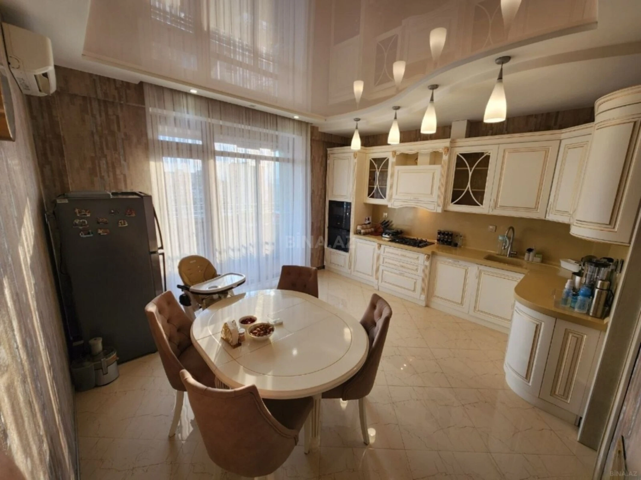 Satılır 3 otaqlı mənzil 145 m²