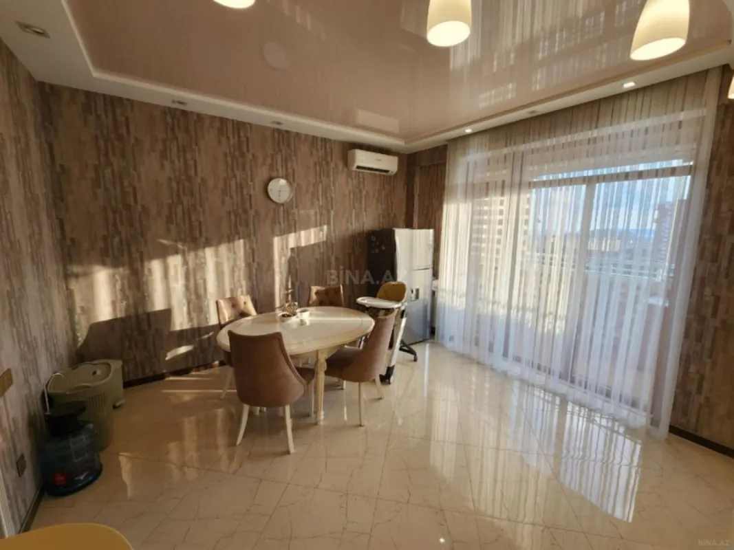 Satılır 3 otaqlı mənzil 145 m²