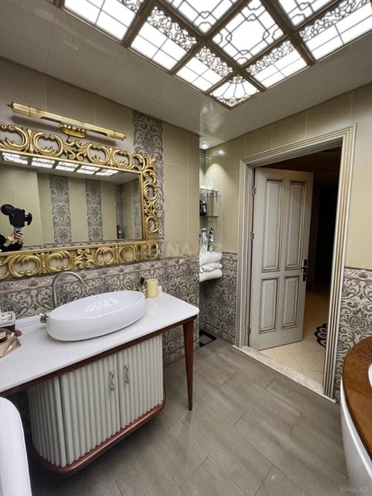 Satılır 3 otaqlı mənzil 145 m²