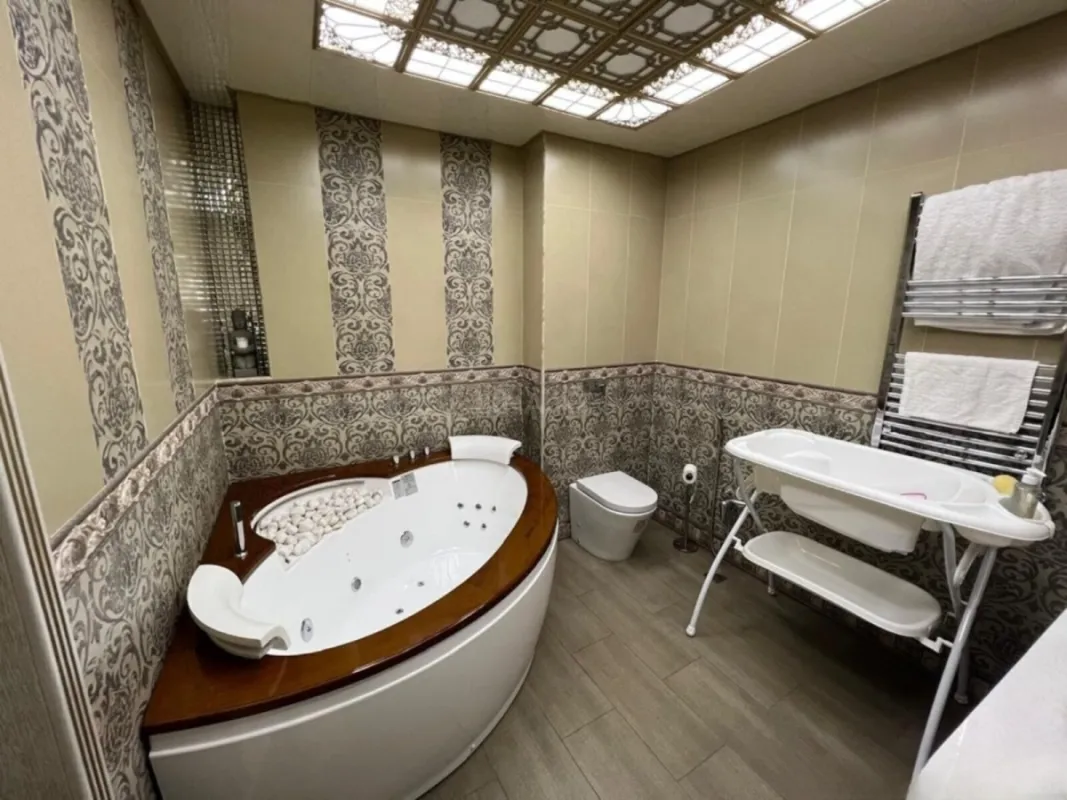 Satılır 3 otaqlı mənzil 145 m²